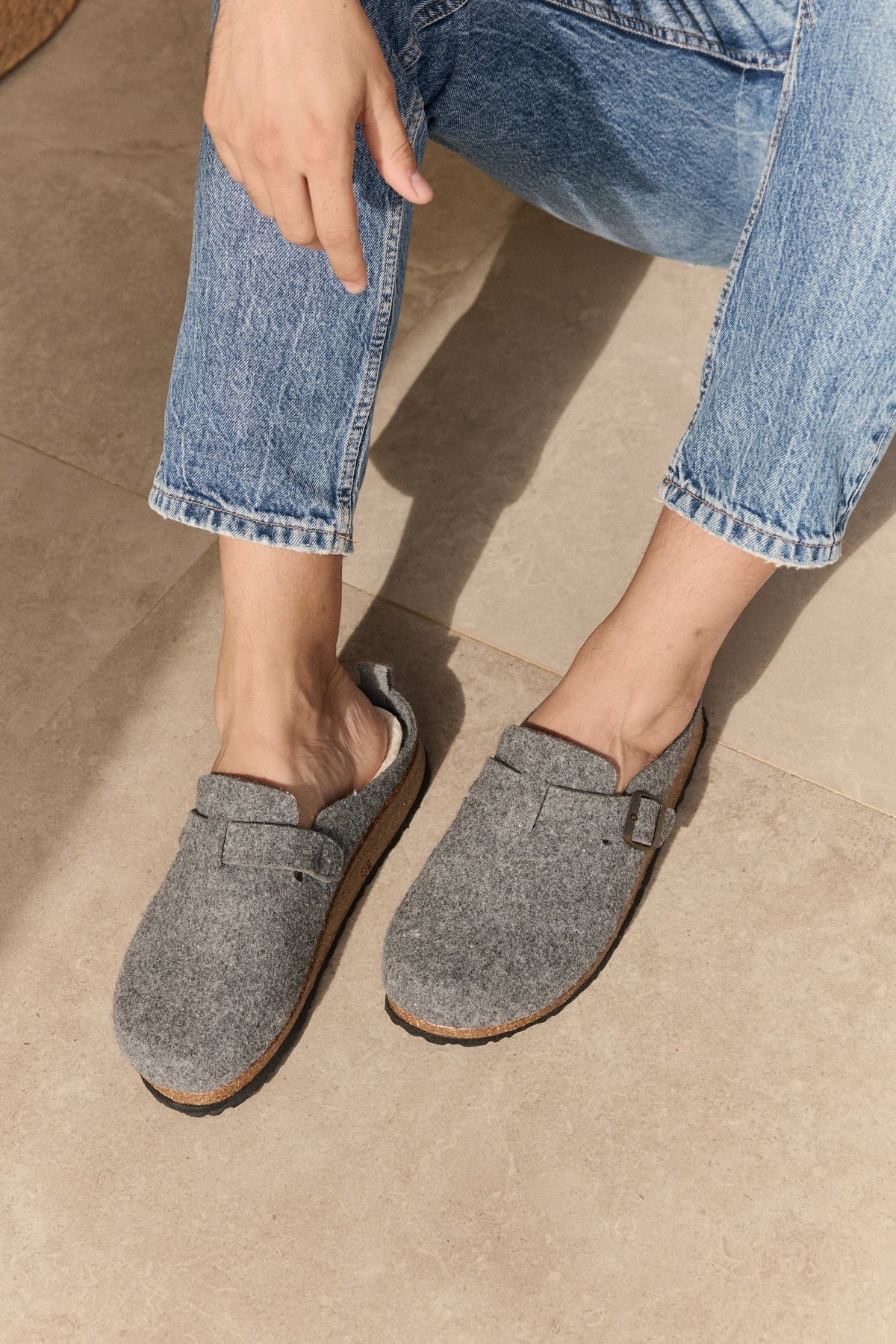 Zuecos Hebilla Gris – puestas